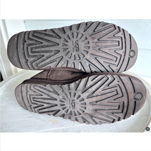 UGG Bailey Button Boots in Chocolate Suede - US 8 - Picture 8 of 11